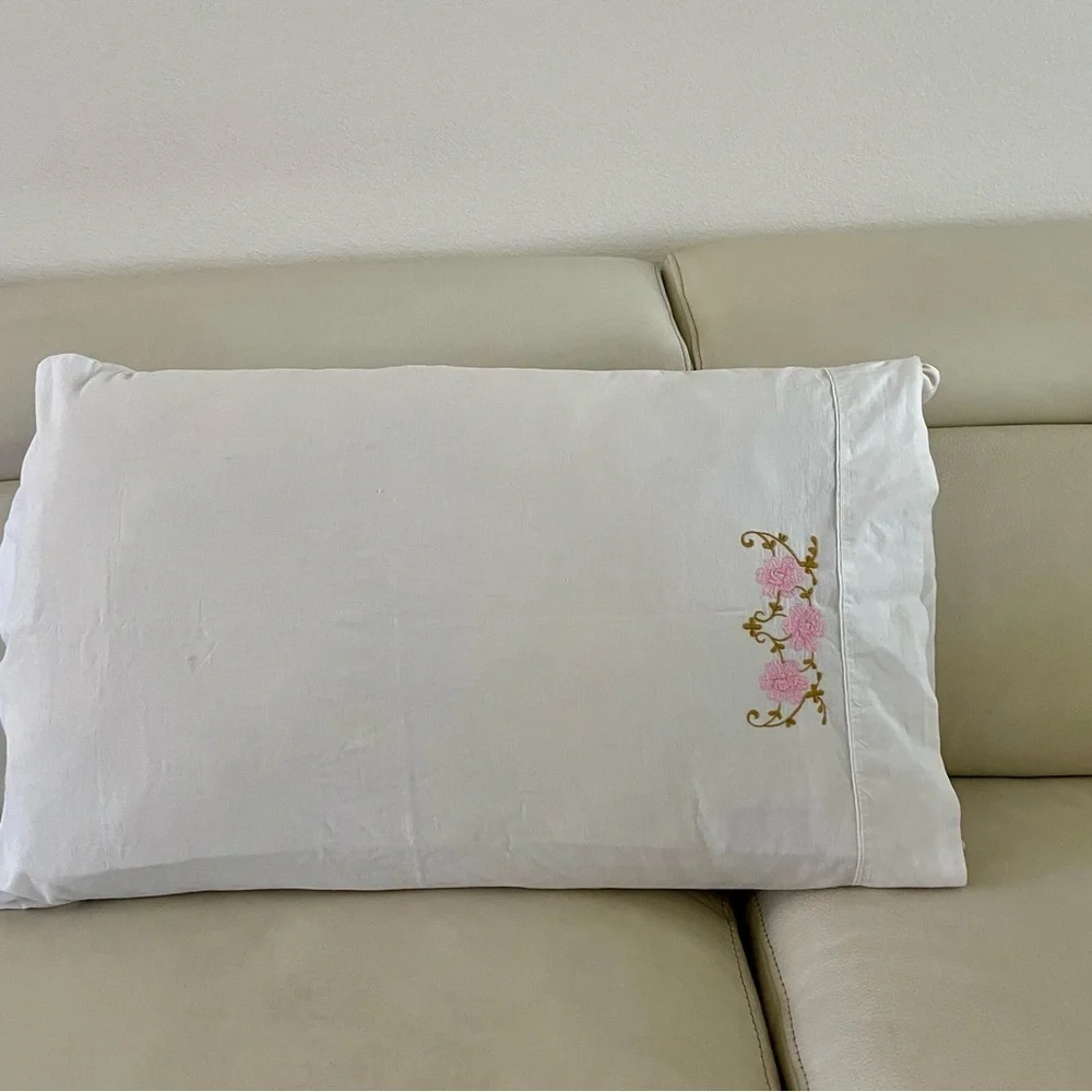 Elegant White Pillowcase with Pink Floral Embroidery 18/31 Inches
